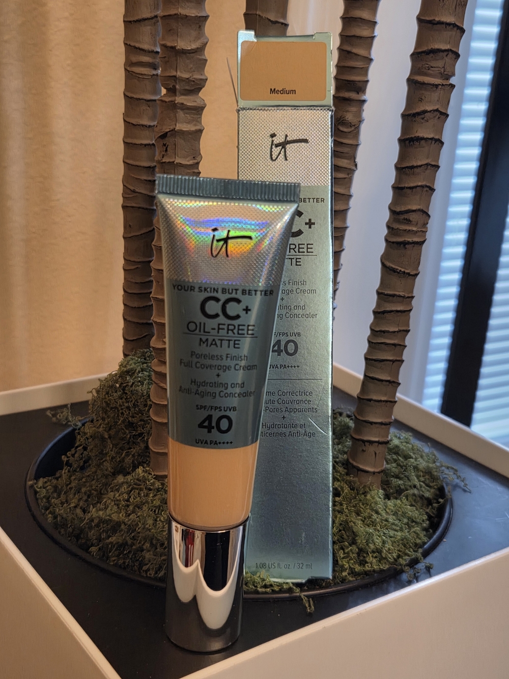IT Cosmetics CC+ Oil-Free Matte CC Cream SPF 40 – Medium 1.08 oz / 32 mL